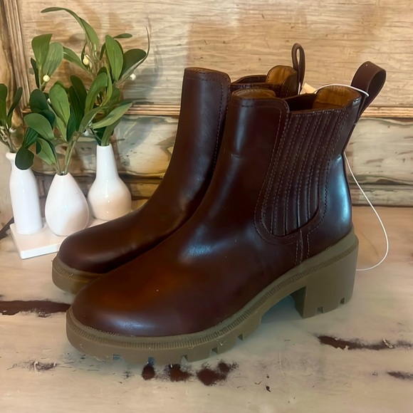 NAYA Brown Slip On Boots - - Picture 1 of 9